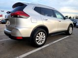Used 2017 Nissan Rogue SV image 5