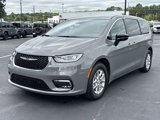 New 2025 Chrysler Pacifica Select image 3