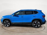 Certified 2024 Volkswagen Taos SE image 2