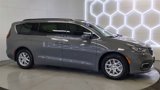 Used 2022 Chrysler Pacifica Touring-L image 2