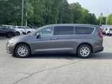 Used 2023 Chrysler Pacifica Touring-L image 5