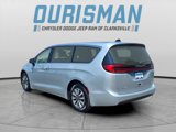 Used 2023 Chrysler Pacifica Touring-L image 4