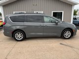 Used 2022 Chrysler Pacifica Touring-L image 2