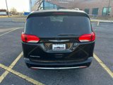 Used 2018 Chrysler Pacifica Touring-L image 6