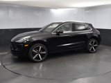 Certified 2024 Porsche Macan image 2