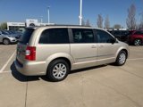 Used 2015 Chrysler Town & Country Touring image 5
