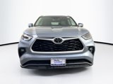 Used 2023 Toyota Highlander XLE image 2
