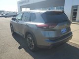 Used 2024 Nissan Rogue SV image 3