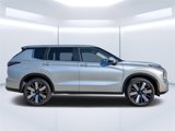 New 2025 Mitsubishi Outlander SE image 2