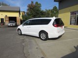 Used 2022 Chrysler Pacifica Touring-L image 3