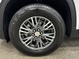 Used 2025 Chevrolet Traverse LT image 2