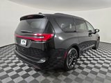 New 2025 Chrysler Pacifica Select image 4