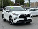 Used 2021 Toyota Highlander XLE image 3