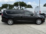 New 2025 Chrysler Pacifica Select image 3
