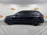 Used 2024 Volkswagen Tiguan SE R-Line image 2