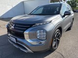 Used 2023 Mitsubishi Outlander SE image 3