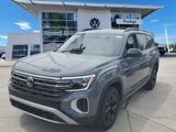 New 2025 Volkswagen Atlas Peak Edition SE image 2