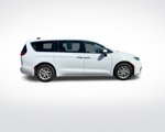 Used 2023 Chrysler Pacifica Touring-L image 4