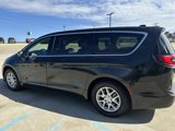 Used 2023 Chrysler Pacifica Touring-L image 4