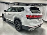 Used 2024 Volkswagen Atlas Peak Edition SEL image 3