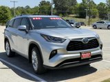 Used 2024 Toyota Highlander Limited image 3
