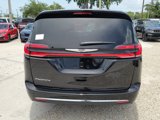 New 2025 Chrysler Pacifica Select image 4