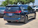 New 2025 Chrysler Pacifica Select image 5