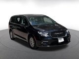 Used 2024 Chrysler Pacifica Touring-L image 3