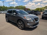 Used 2021 Nissan Rogue Platinum image 3