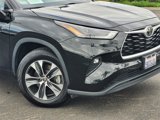 Used 2022 Toyota Highlander XLE image 3