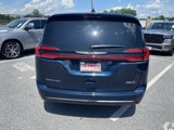 New 2025 Chrysler Pacifica Select image 4