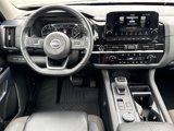 Used 2024 Nissan Pathfinder SL image 2