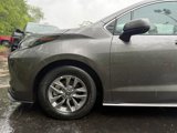 Used 2024 Toyota Sienna LE image 2