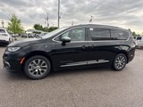 New 2025 Chrysler Pacifica Pinnacle image 3