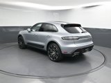 Certified 2022 Porsche Macan image 3