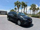 Used 2023 Chrysler Pacifica Touring-L image 2