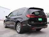 Used 2023 Chrysler Pacifica Limited image 3