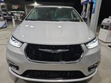 Used 2024 Chrysler Pacifica Touring-L image 3