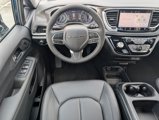 New 2025 Chrysler Pacifica Select image 5