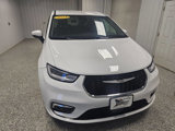 Used 2023 Chrysler Pacifica Touring-L image 3