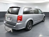Used 2017 Dodge Grand Caravan SE image 4