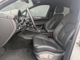 Certified 2024 Porsche Macan image 5