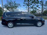 Used 2018 Chrysler Pacifica Touring-L image 3