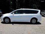 Used 2017 Chrysler Pacifica Touring-L image 2