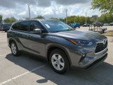 Used 2024 Toyota Highlander LE image 2