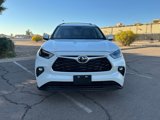Used 2023 Toyota Highlander XLE image 3