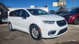 Used 2024 Chrysler Pacifica Touring-L image 2