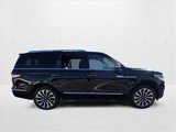 Used 2022 Lincoln Navigator Reserve image 4