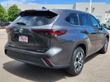 Used 2024 Toyota Highlander AWD image 3