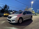 Used 2024 Chrysler Pacifica Touring-L image 2